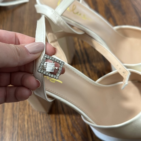 Shoes - Picture 2 of 8